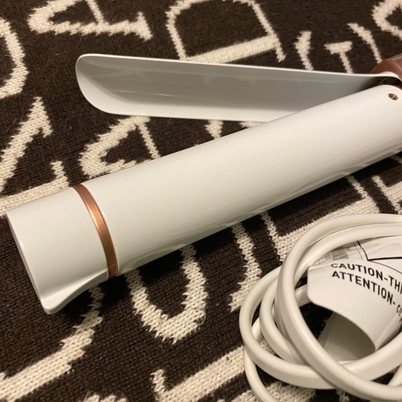 T3 Professional Ceramic Curling Iron - Picture 4 of 7